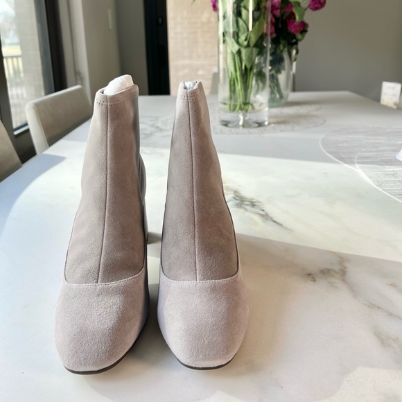 laree stretch bootie